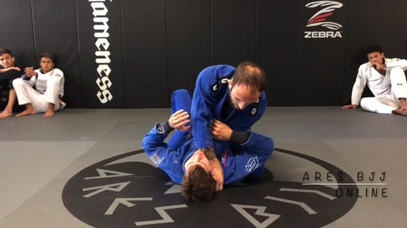 Cross Collar Choke from  Full Mount